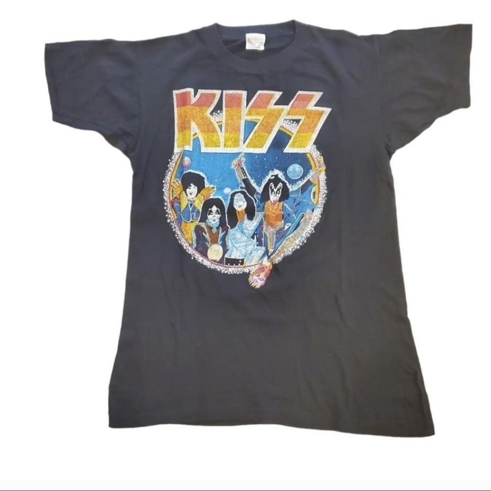 Kiss tee